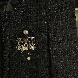 2 pieces set of brooches with pearl rhinestones